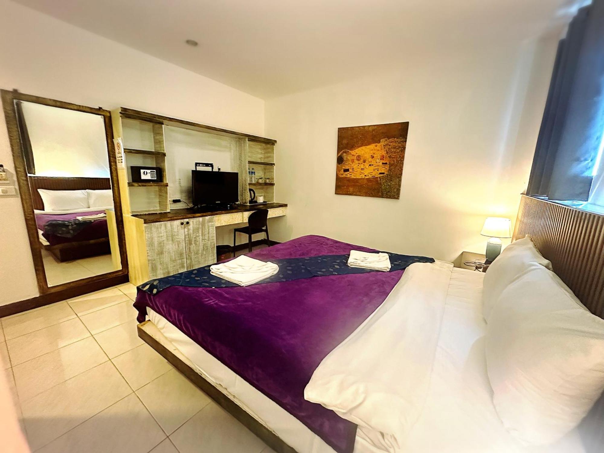 The Shades Hotel 50 Meter Beach Front Patong Extérieur photo