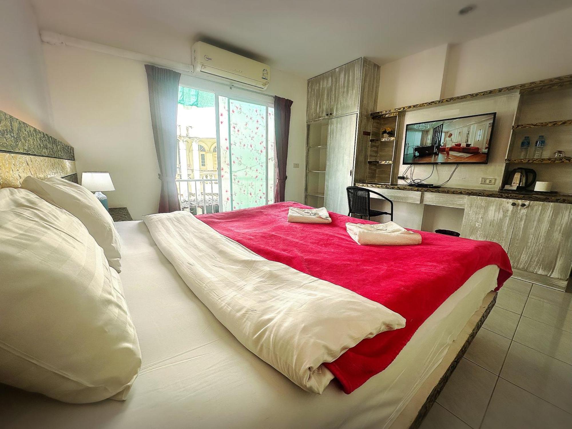 The Shades Hotel 50 Meter Beach Front Patong Extérieur photo
