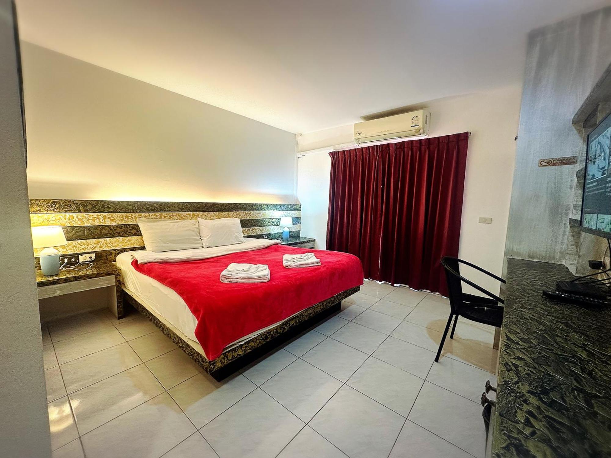 The Shades Hotel 50 Meter Beach Front Patong Extérieur photo